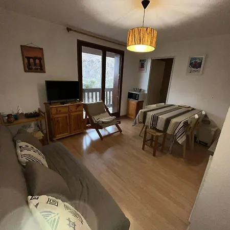 2 Pieces Au Calme Avec Terrasse Aux - Fr-1-593-110 Apartment